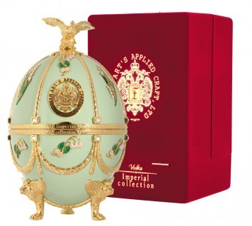 Подарочный набор Графин Императорская коллекция яйцо Фаберже Светло-Зеленого цвета с ландышами (0,7 л) в бархатной подарочной упаковке